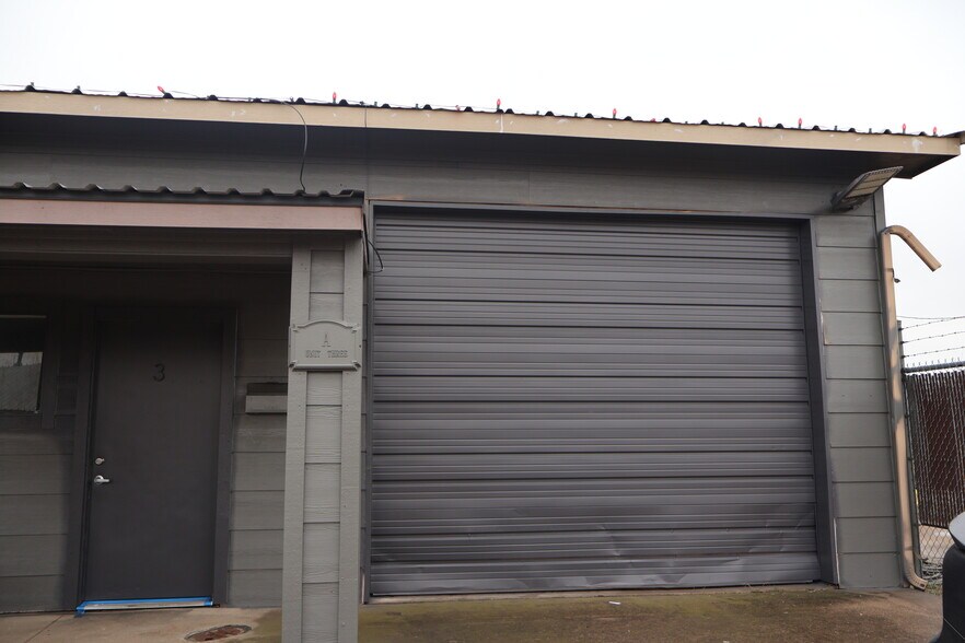 More Photos Of 1650 FM 66, Waxahachie Flex For Lease