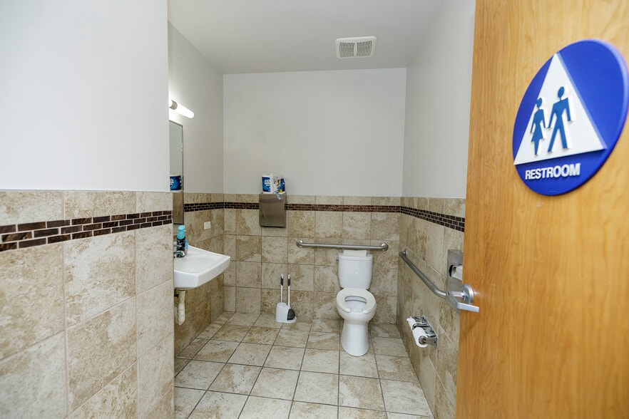 More Photos Of 1130 Coffee Rd, Modesto Medical For Sale