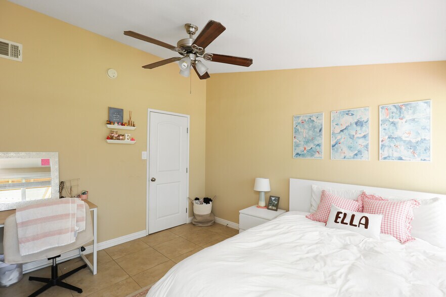 More Photos Of 1139 W Sycamore Ave, Orange Multifamily For Sale