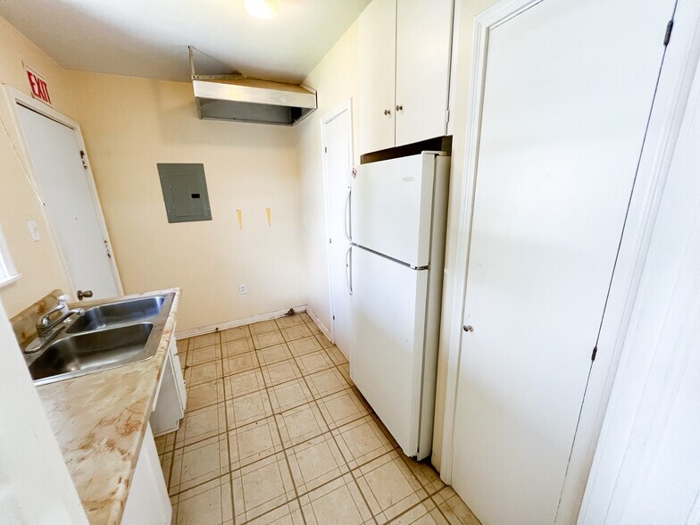 More Photos Of 1306 W Wall St, Midland Office For Lease