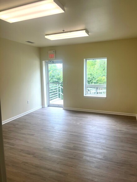 More Photos Of 919 E 29th St, Lawrence Warehouse For Lease