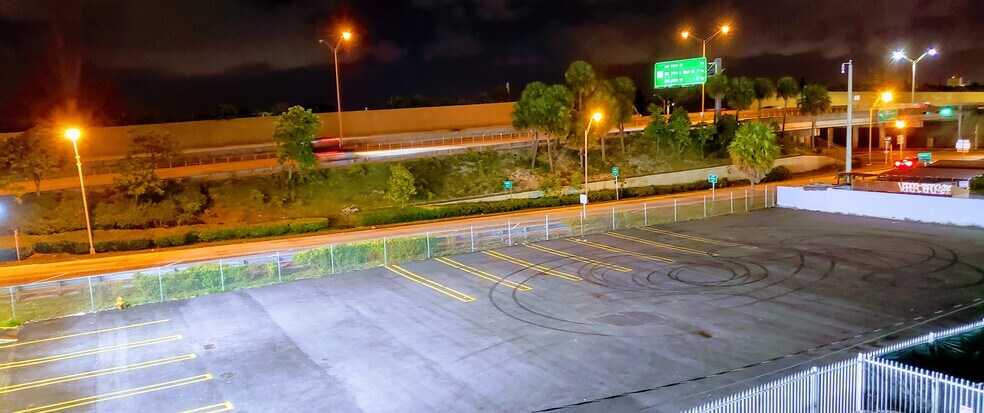 More Photos Of 650 NW 105th St, Miami Warehouse For Lease