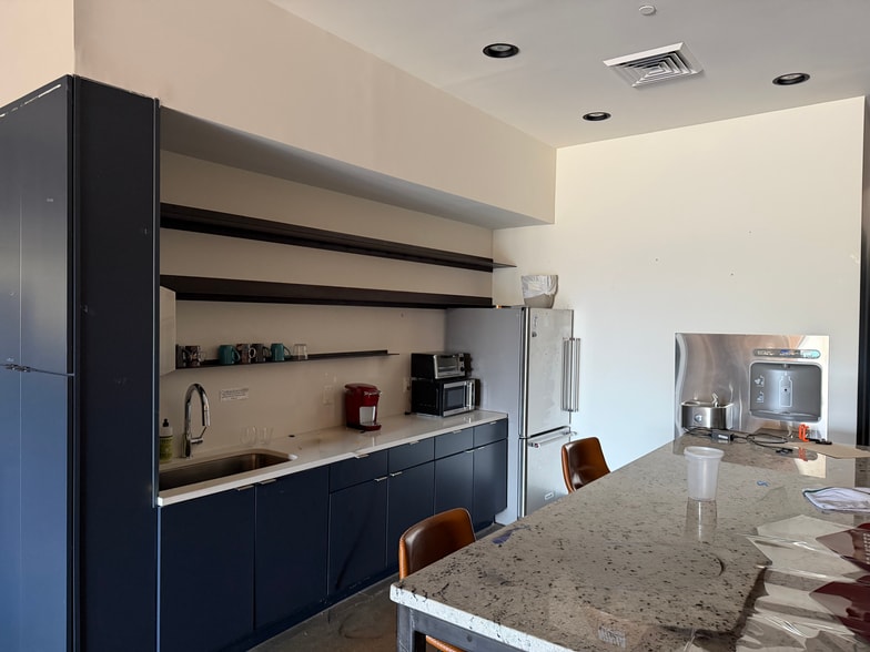 More Photos Of 500 E Davie St, Raleigh Restaurant For Lease