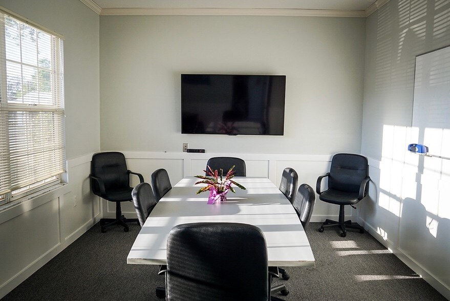 More Photos Of 2100 Constitution Blvd, Sarasota Office For Lease