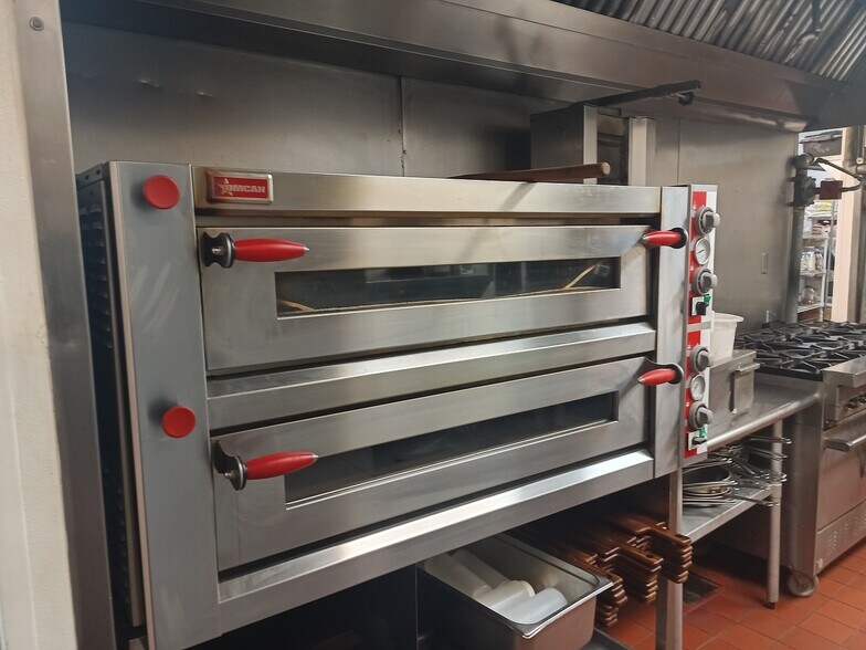 More Photos Of 12225 Westheimer Rd, Houston Freestanding For Lease