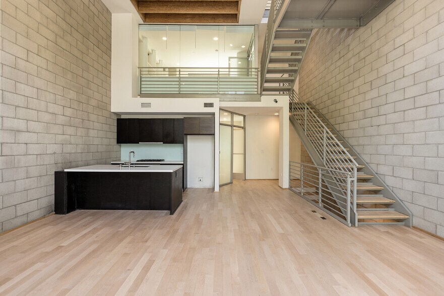 More Photos Of 3450 Cahuenga Blvd W, Los Angeles Office Residential For Sale