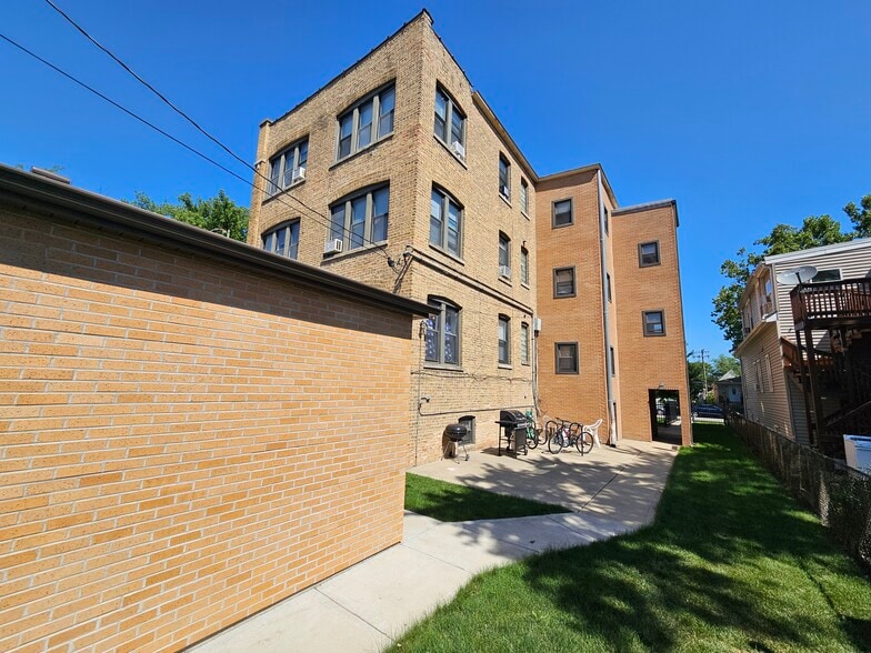 More Photos Of 5155 W Byron St, Chicago Apartments For Sale