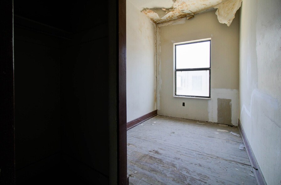 More Photos Of 155 S Miami Ave, Miami Storefront Retail Residential For Sale