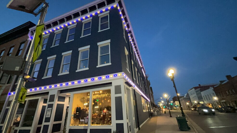 More Photos Of 40 Monument Sq, Urbana Storefront Retail Office For Lease
