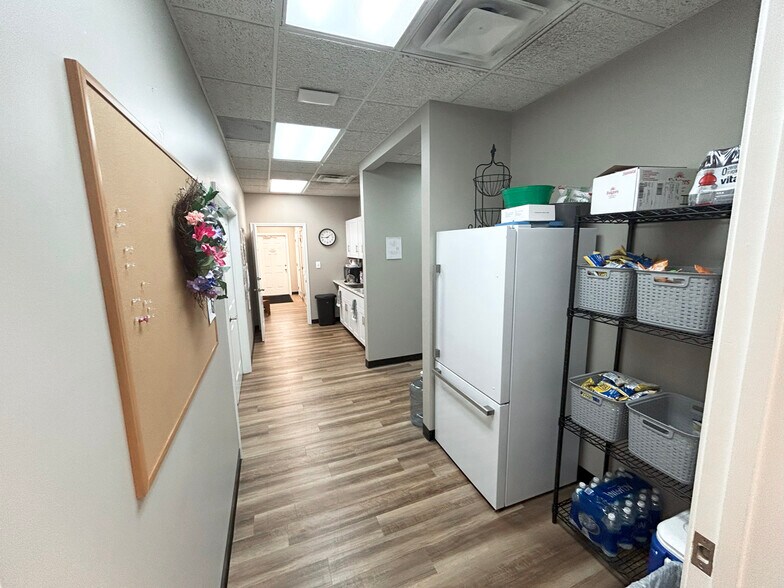 More Photos Of 1721 McIntosh Dr, Bowling Green Office For Sale