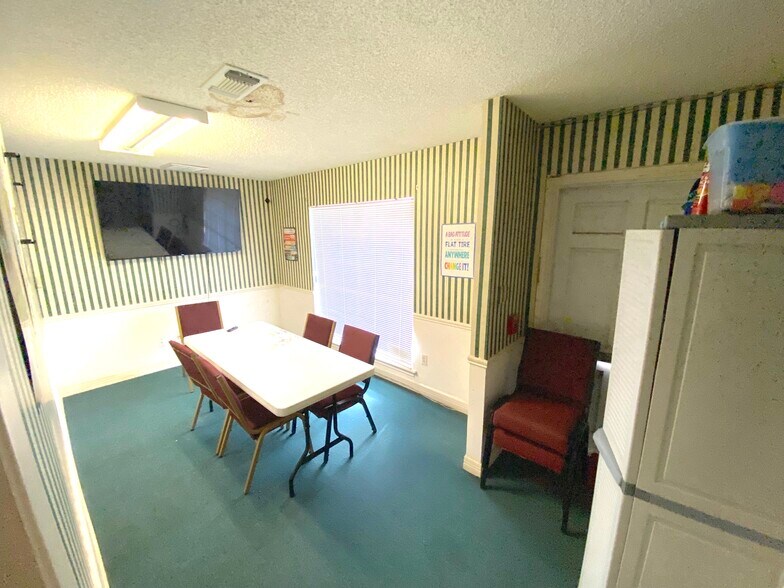 More Photos Of 15518 Silver Ridge Dr, Houston Specialty For Sale