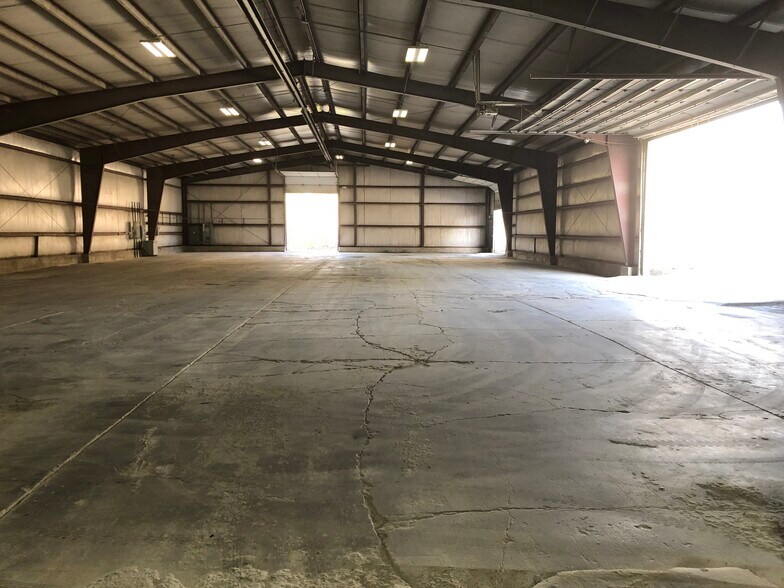 More Photos Of 801 E Cass St, Joliet Warehouse For Lease