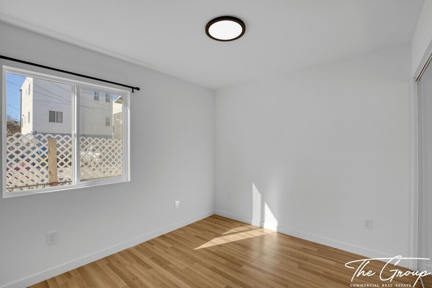 More Photos Of 856 W 47th St, Los Angeles Multifamily For Sale