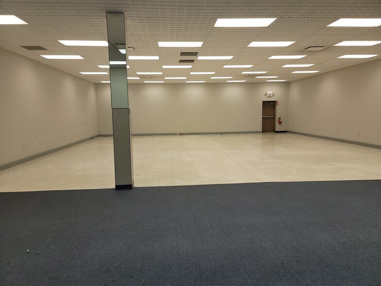 More Photos Of 1615 Lincoln Way, White Oak Storefront For Lease