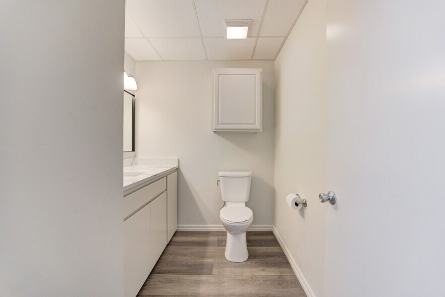 More Photos Of 2401 Tee Cir, Norman Office For Lease