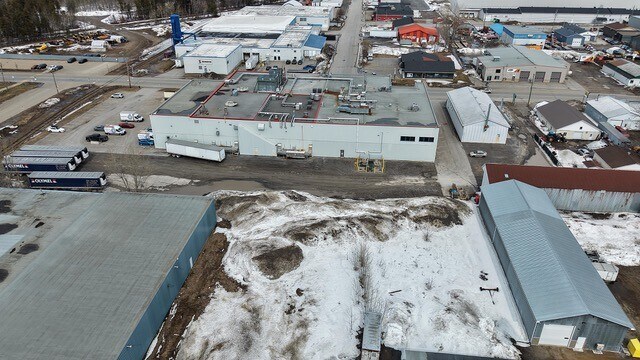 More Photos Of 521 Rue Des Érables, Trois-Rivières Manufacturing For Sale