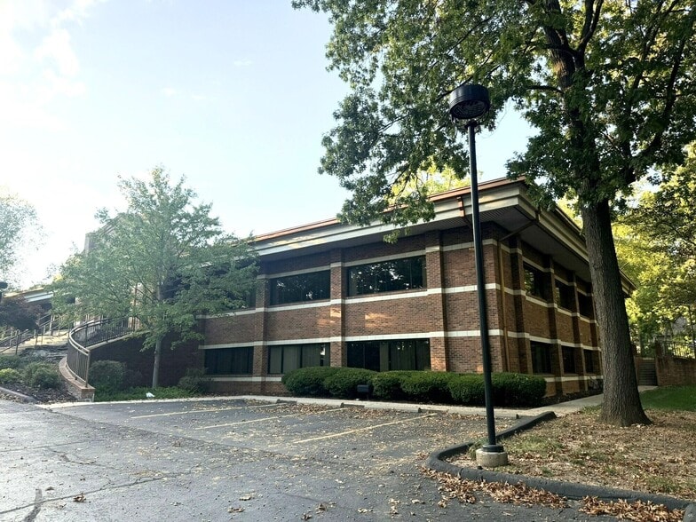 More Photos Of 3801 E Sunshine St, Springfield Office For Sale