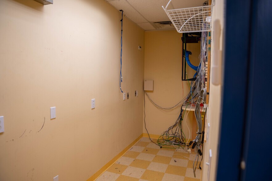 More Photos Of 441 New Karner Rd, Albany Office For Lease