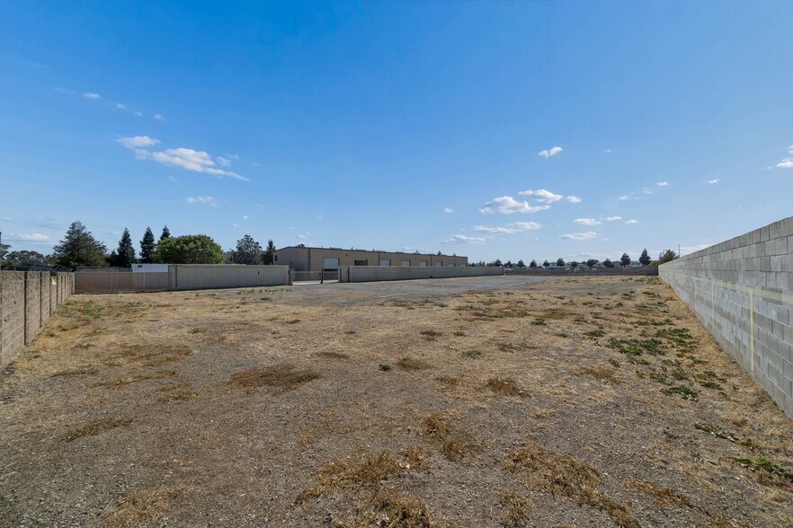 More Photos Of 2920 Industrial Court, Fairfield Land For Lease