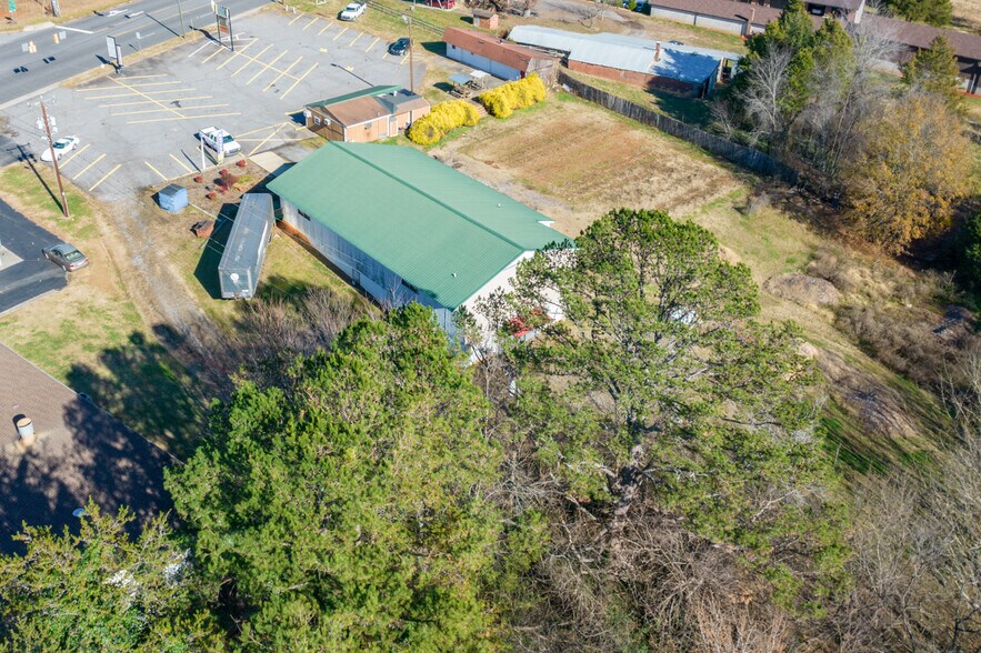 More Photos Of 3506 Springs Rd, Hickory Freestanding For Sale