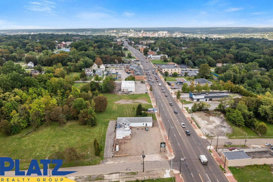 More Photos Of 2550 Market St, Youngstown Freestanding For Sale