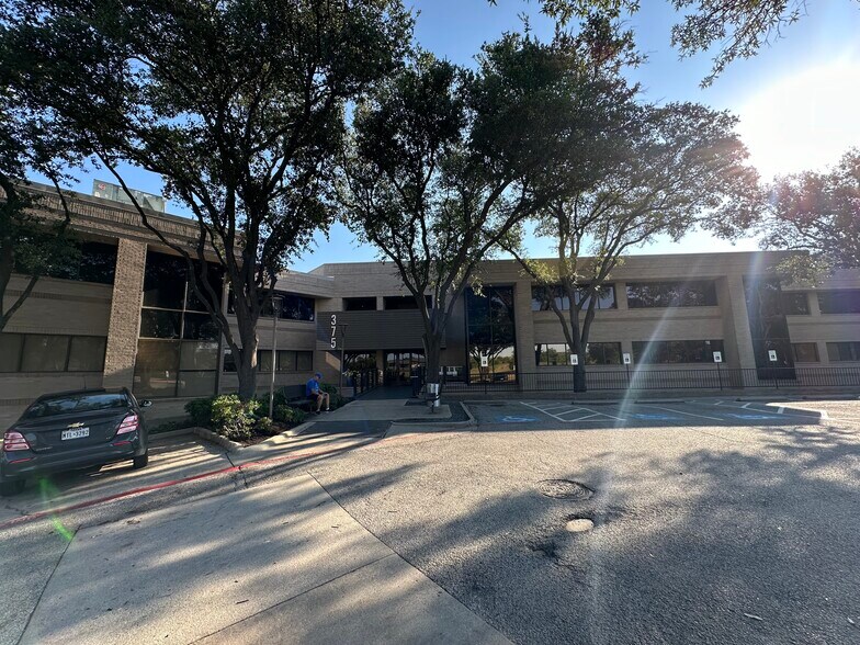 More Photos Of 375 Municipal Dr, Richardson Office For Sale