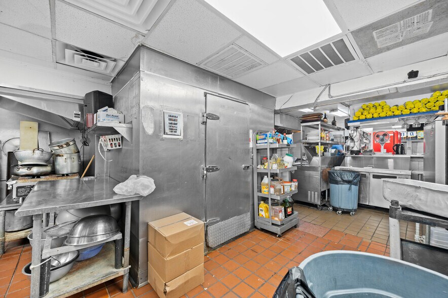 More Photos Of 5828 W Indian School Rd, Phoenix Restaurant For Sale