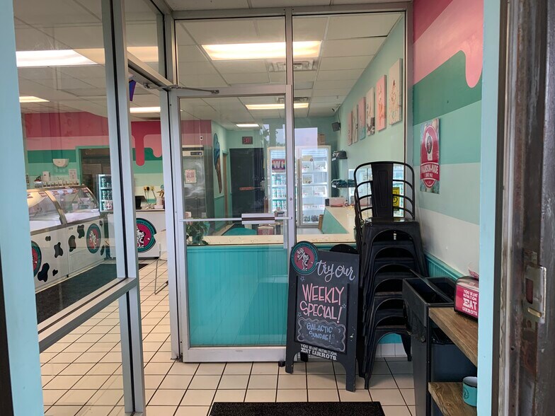 More Photos Of 1702-1740 Fordem Ave, Madison General Retail For Lease
