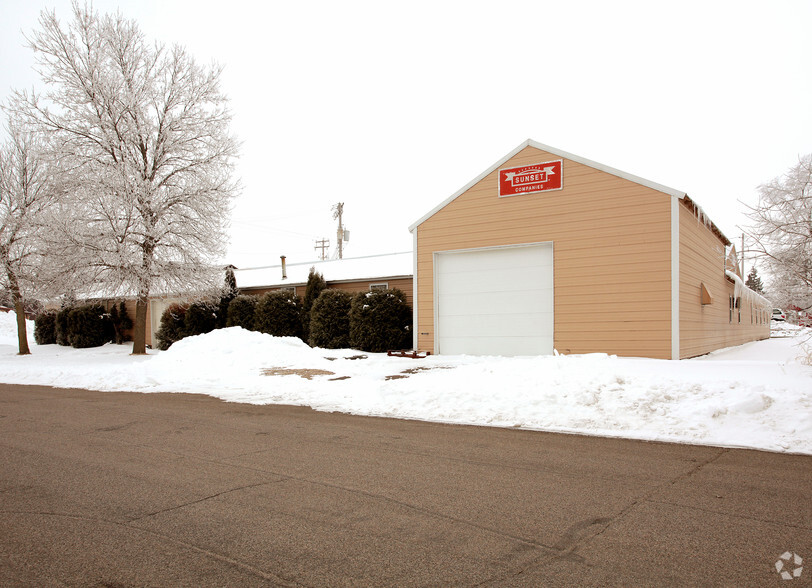 Primary Photo Of 407-417 1st Ave NE, Saint Joseph Manufacturing For Lease