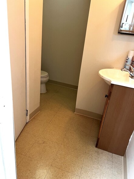 More Photos Of 116 Broadway, Amityville Office For Lease