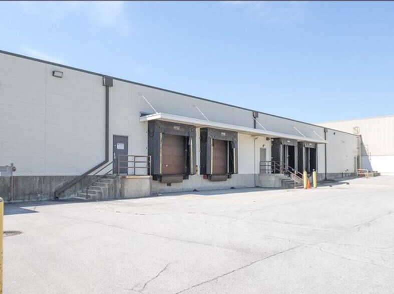 More Photos Of 4031-4149 N Clinton St, Fort Wayne Warehouse For Lease