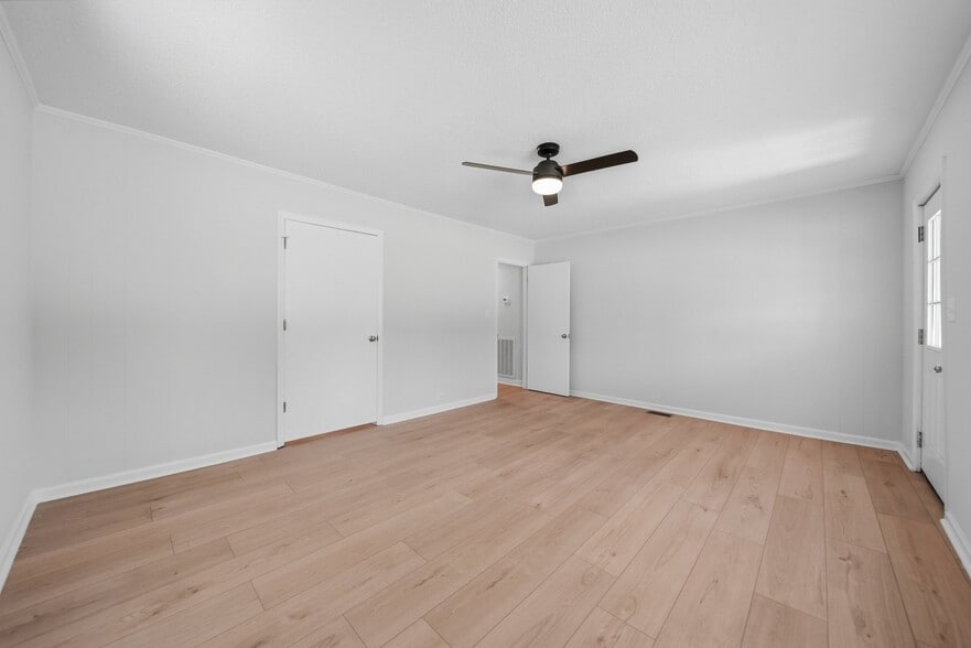 More Photos Of 1303 S Sterling, Morganton General Retail For Sale