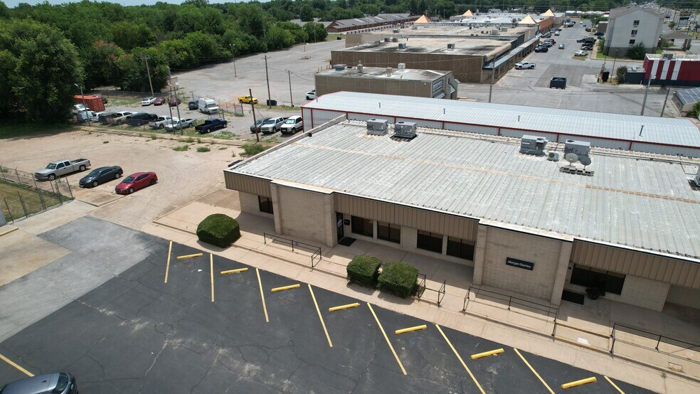More Photos Of 1214 N Highway 81, Duncan Office For Lease
