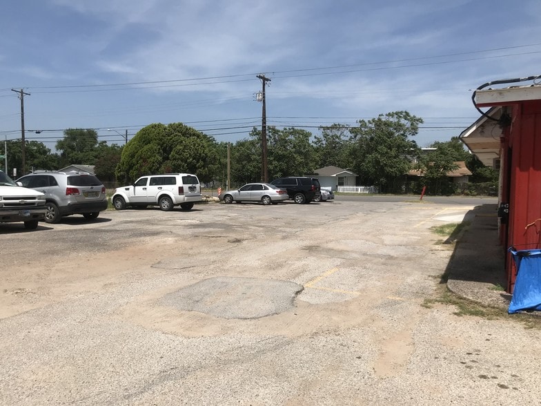 More Photos Of 905-909 Montopolis Dr, Austin Land For Sale