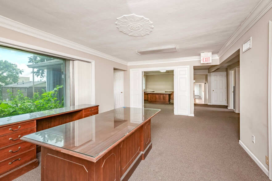 More Photos Of 4163 Crescent Dr, Saint Louis Medical For Sale