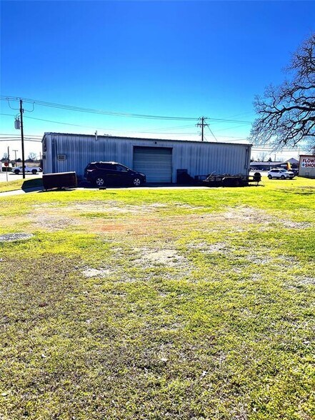 More Photos Of 1608 W Cameron Ave, Rockdale Warehouse For Sale