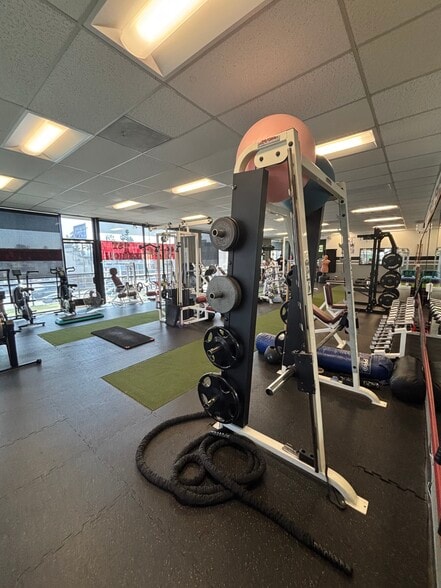 More Photos Of 4367 Woodman Ave, Sherman Oaks Unknown For Lease