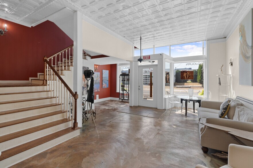 More Photos Of 108 Cumberland St E, Cowan Specialty For Sale