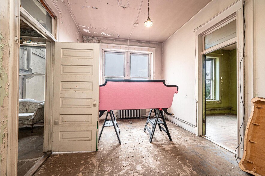 More Photos Of 812 West Ave, Lenoir Storefront Retail Office For Sale