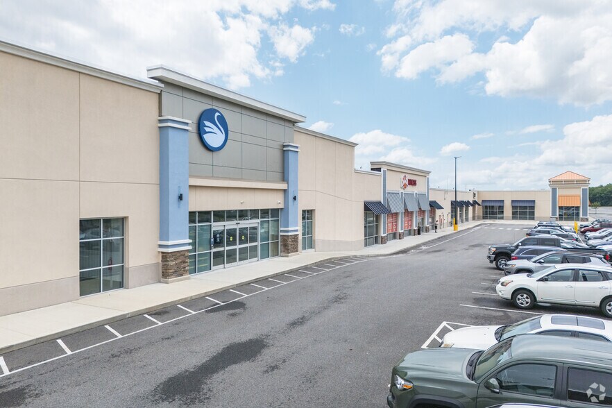 More Photos Of 262 Swansea Mall Dr, Swansea Storefront Retail Office For Sale