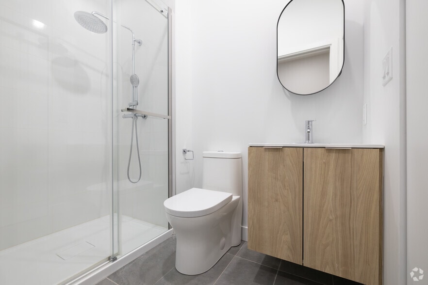 More Photos Of 1230 Rue Bishop, Montréal Apartments For Sale