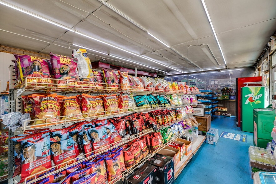 More Photos Of 1155 SW Sylvan Rd, Atlanta Convenience Store For Lease