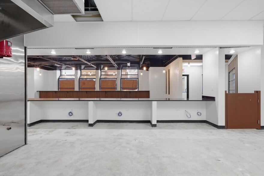 More Photos Of 2201 W Howard St, Chicago Restaurant For Lease