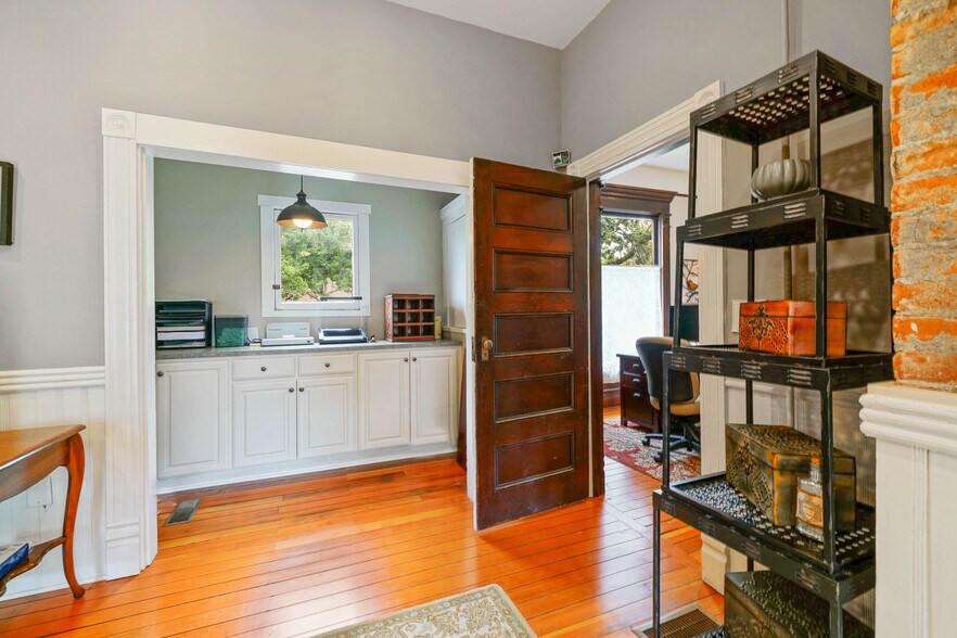 More Photos Of 901 13th St SE, Salem Office For Sale