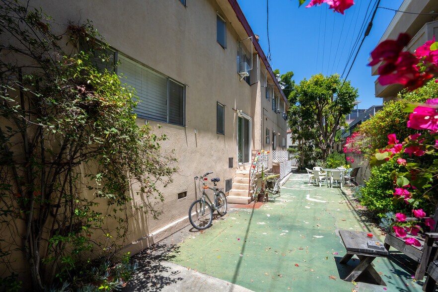 More Photos Of 720 S Plymouth Blvd, Los Angeles Apartments For Sale