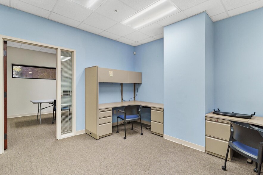 More Photos Of 1904 Thomas Ave, Leesburg Office For Sale