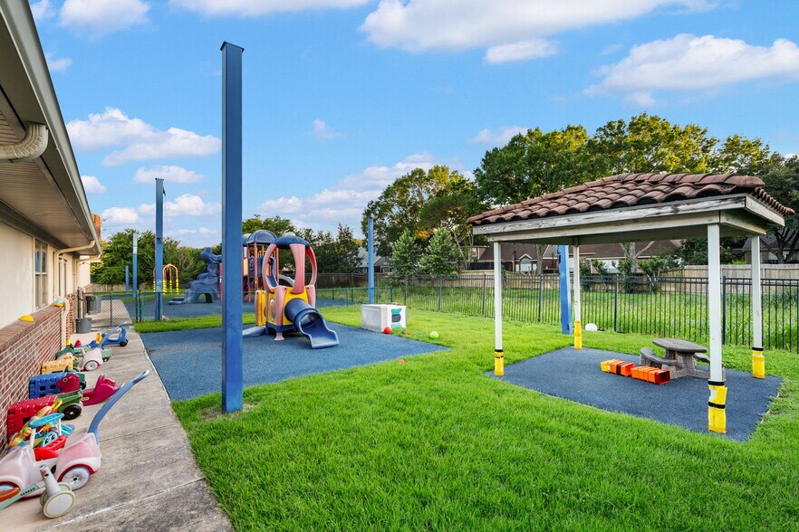 More Photos Of 10002 Camino Bandera, San Antonio Daycare Center For Sale