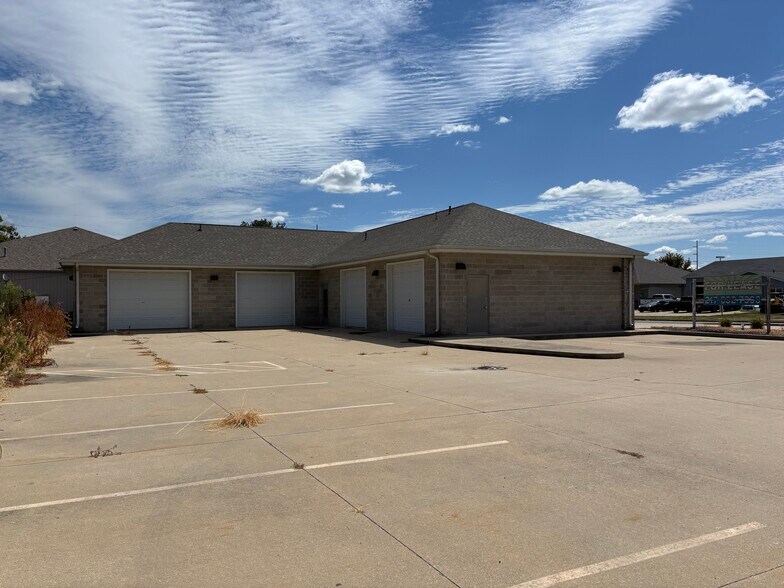 More Photos Of 11 Cottonwood Dr, Chatham Specialty For Lease