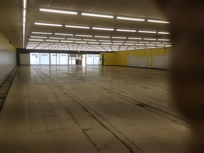 More Photos Of 4804 Clinton Hwy, Knoxville Freestanding For Lease
