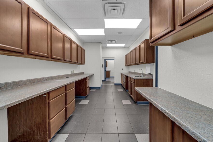 More Photos Of 9991 Marsh Ln, Dallas Medical For Sale